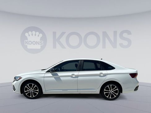 Used 2024 Volkswagen Jetta Sport FWD image 2