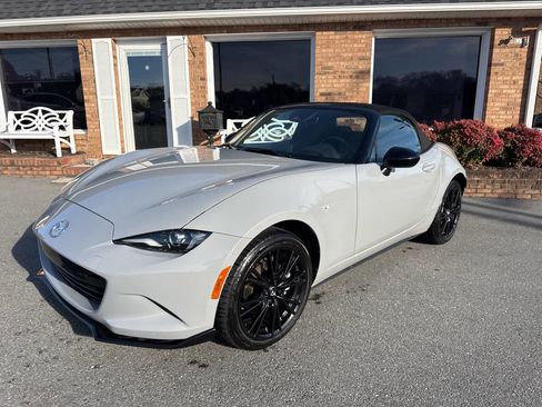 Used 2024 MAZDA MX-5 Miata Club image 39