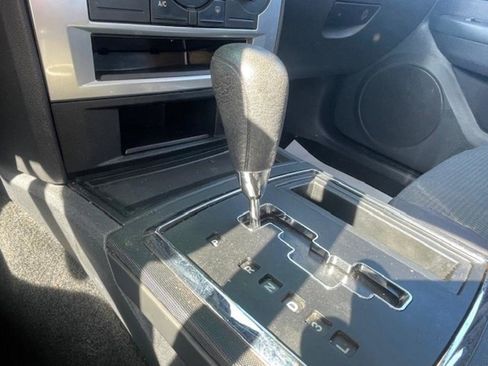 Used 2010 Dodge Charger SXT image 9