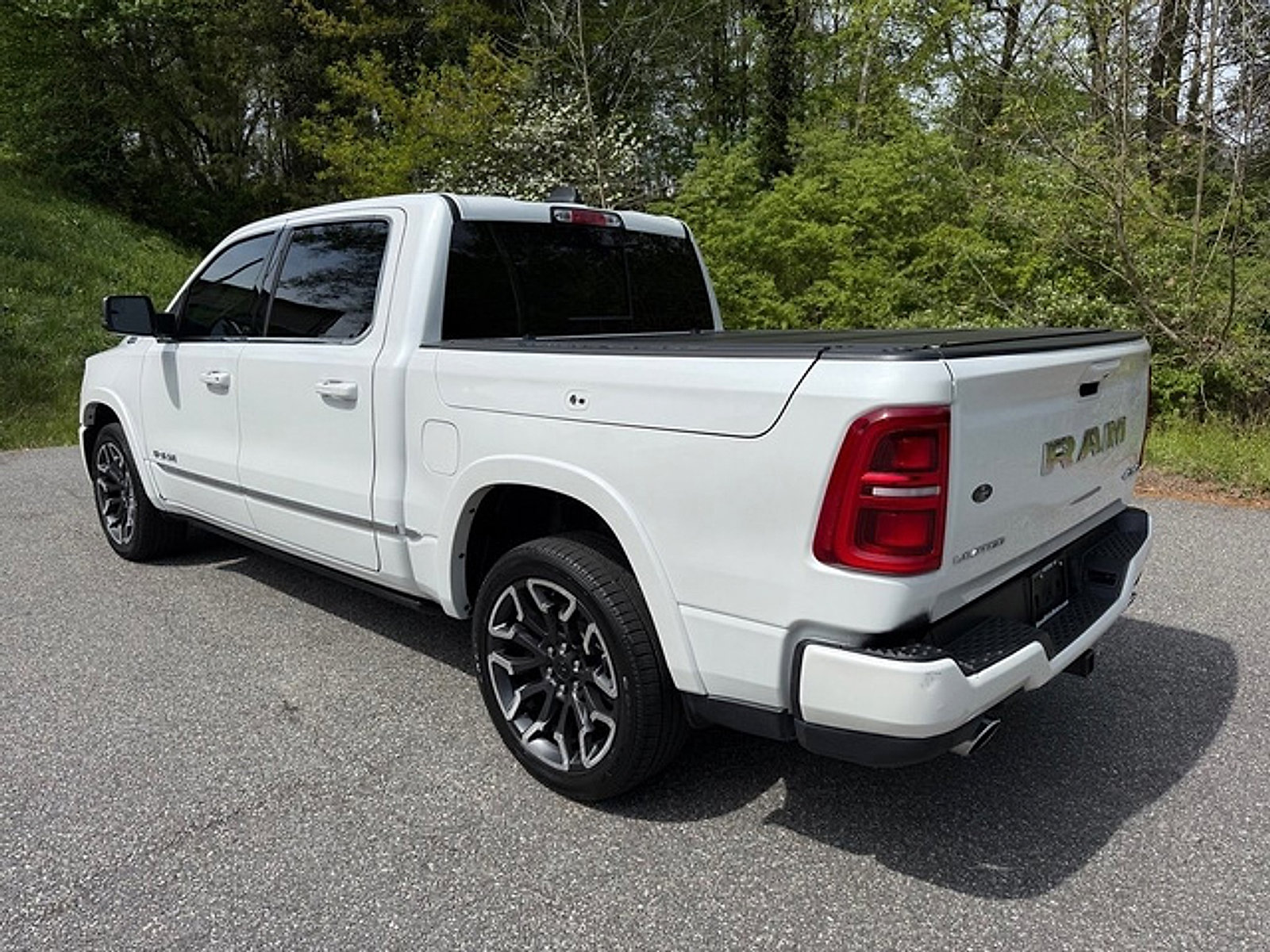 Used 2025 RAM 1500 Limited w/ Body Color Bumper Group AWD/4WD image 12