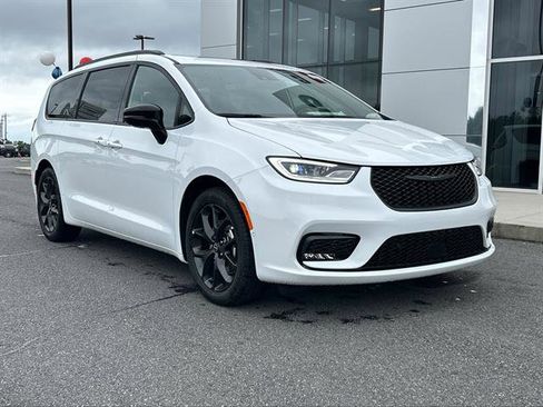 New 2026 Chrysler Pacifica Limited w/ S Appearance Package image 34