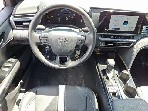 Used 2025 Toyota Camry SE FWD image 11