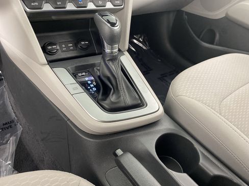 Used 2020 Hyundai Elantra SE FWD image 26