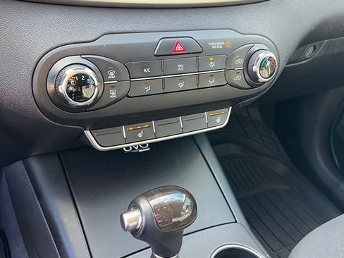 Used 2016 Kia Sorento LX w/ LX Convenience Package image 21