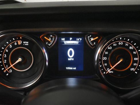 Used 2022 Jeep Wrangler Willys image 14