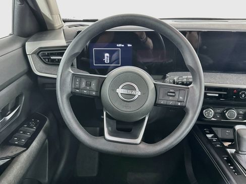 Used 2025 Nissan Kicks SV AWD/4WD image 18