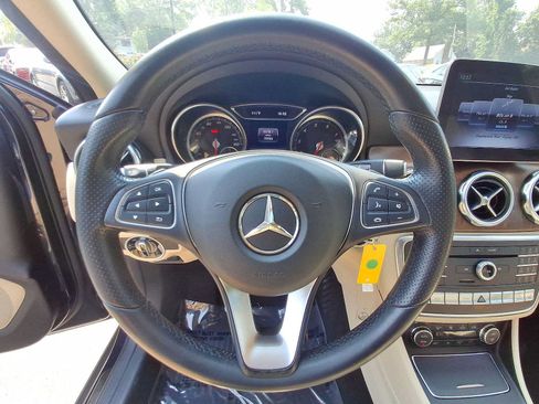 Used 2018 Mercedes-Benz GLA 250 4MATIC image 22