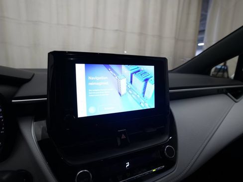 Used 2023 Toyota Corolla SE FWD image 6