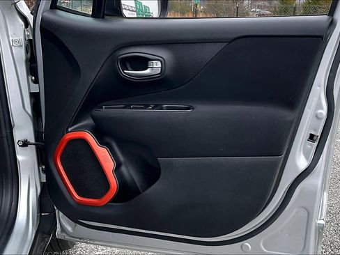 Used 2019 Jeep Renegade Sport image 21