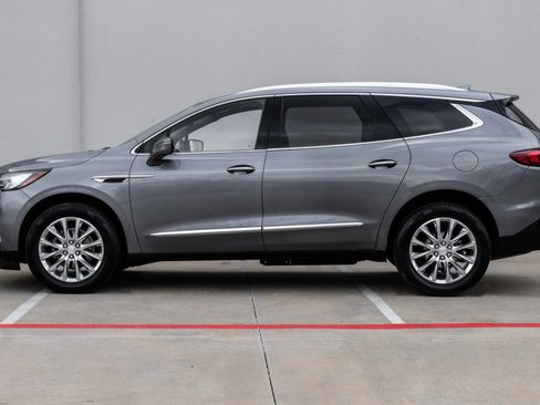 Used 2021 Buick Enclave Essence image 8