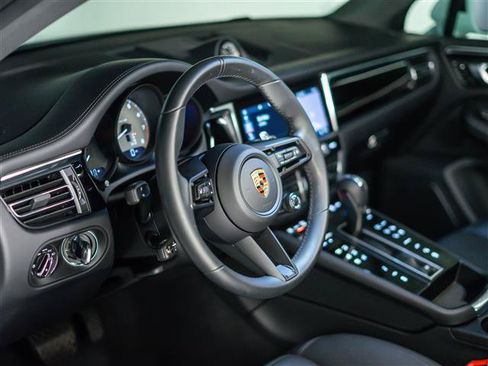 Certified 2025 Porsche Macan S AWD/4WD image 22