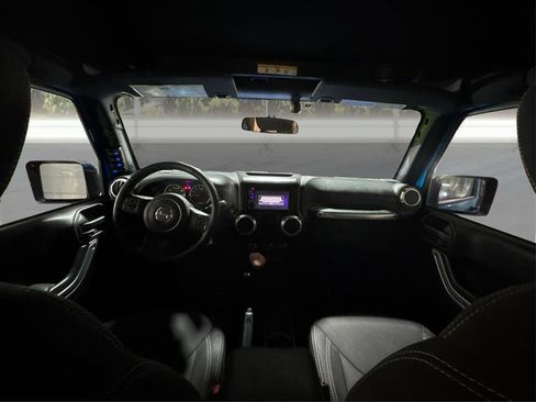 Used 2015 Jeep Wrangler Rubicon w/ Connectivity Group image 24