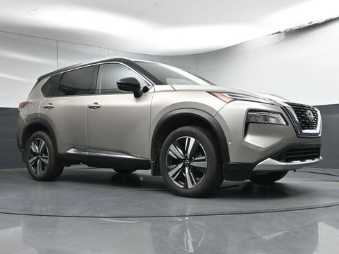 Certified 2023 Nissan Rogue Platinum w/ Platinum Premium Package image 28