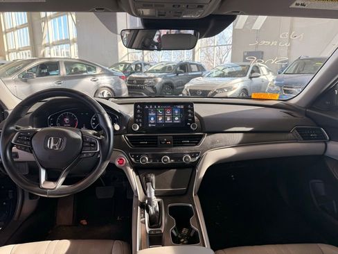 Used 2018 Honda Accord Touring image 11