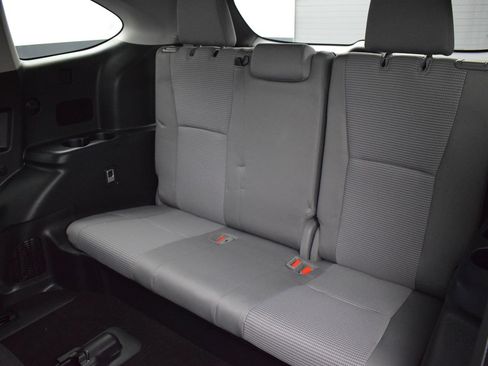 Used 2023 Toyota Highlander LE AWD/4WD image 14