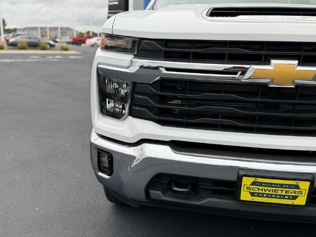 Used 2024 Chevrolet Silverado 3500 LT w/ Convenience Package AWD/4WD image 4