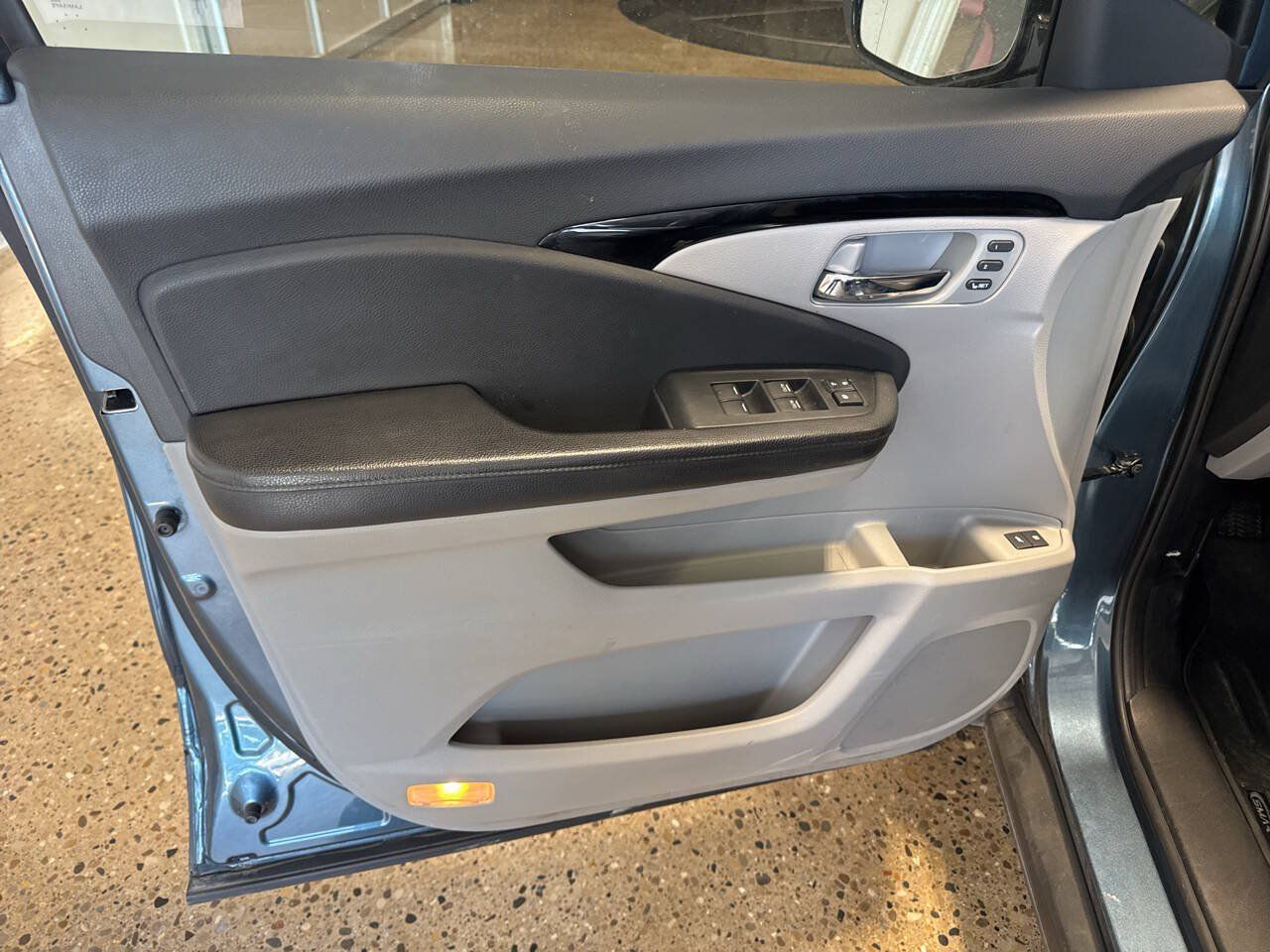 Used 2016 Honda Pilot Touring image 2