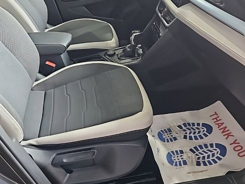 Used 2025 Volkswagen Taos SE image 12