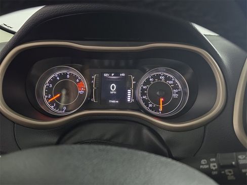 Used 2017 Jeep Cherokee Altitude image 11