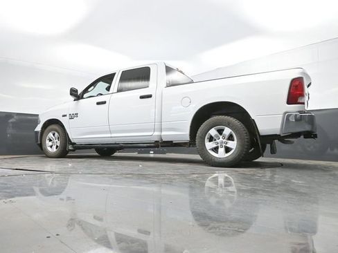 Used 2022 RAM 1500 Classic SLT AWD/4WD image 38