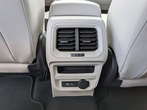 Used 2023 Volkswagen Tiguan SE image 16