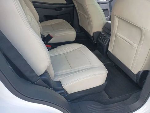 Used 2017 Ford Explorer Platinum image 25