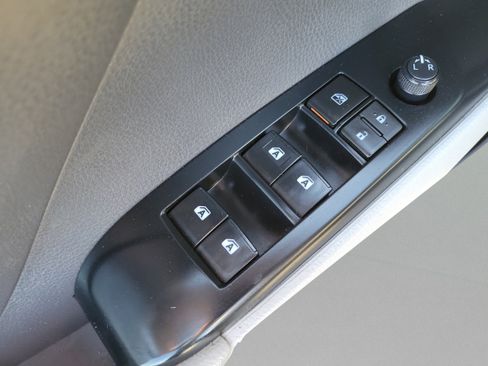 Used 2018 Toyota Camry SE w/ Convenience Package FWD image 13