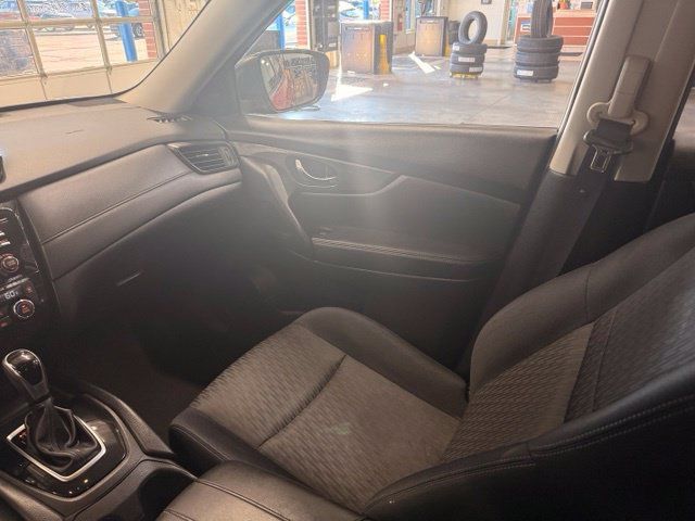 Used 2017 Nissan Rogue SV AWD/4WD image 19