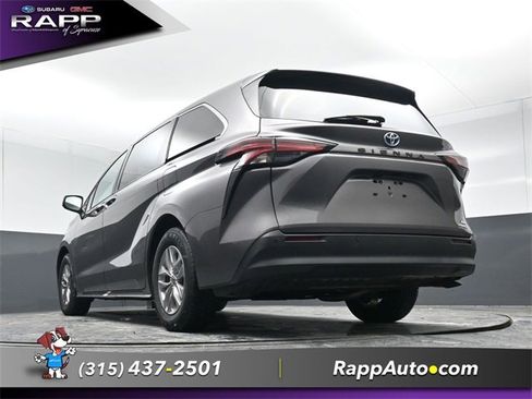 Used 2022 Toyota Sienna XLE image 27
