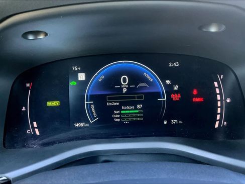 Used 2025 Toyota Camry SE FWD image 25