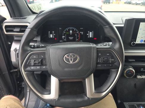 Used 2025 Toyota 4Runner SR5 AWD/4WD image 14
