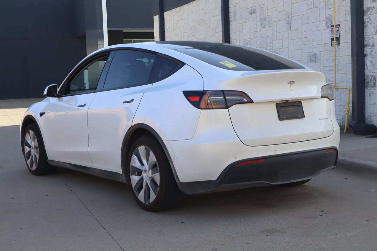 Used 2021 Tesla Model Y Long Range AWD/4WD image 3