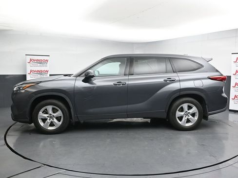 Used 2020 Toyota Highlander LE AWD/4WD image 5
