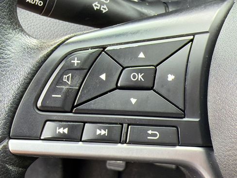 Used 2020 Nissan Rogue Sport SV FWD image 18