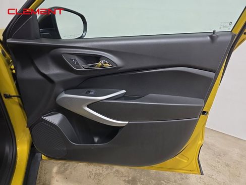 Used 2025 Chevrolet Trax RS image 31