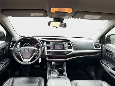 Used 2019 Toyota Highlander LE image 16