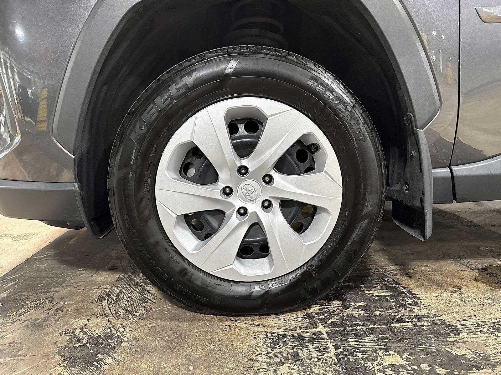 Used 2019 Toyota RAV4 LE AWD/4WD image 10