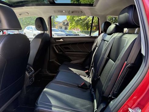 Certified 2022 Volkswagen Tiguan SE w/ Panoramic Sunroof Package AWD/4WD image 13