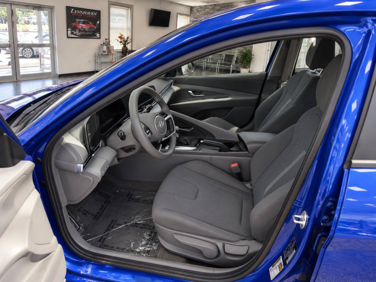 Used 2024 Hyundai Elantra SE FWD image 13