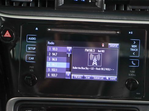 Used 2018 Toyota Corolla SE FWD image 19