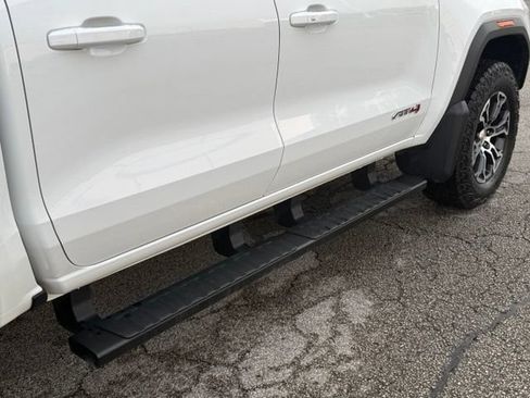Certified 2024 GMC Canyon AT4 w/ AT4 Premium Package AWD/4WD image 18
