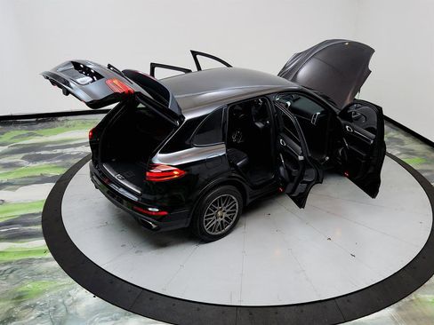 Used 2017 Porsche Cayenne Platinum Edition image 37