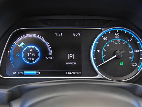 Used 2025 Nissan Leaf S FWD image 27