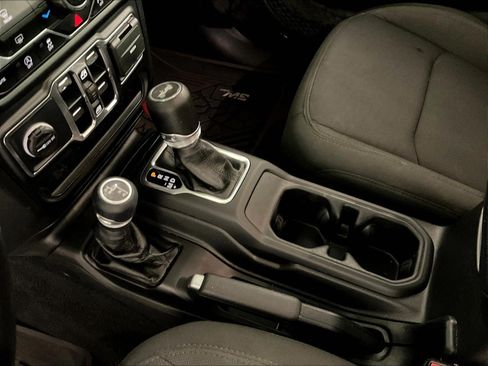 Used 2021 Jeep Wrangler Unlimited Sport AWD/4WD image 18
