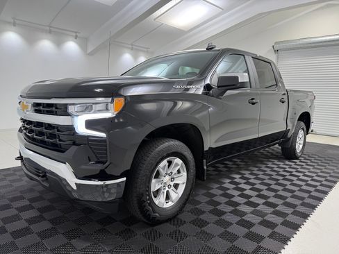 Used 2023 Chevrolet Silverado 1500 LT AWD/4WD image 6