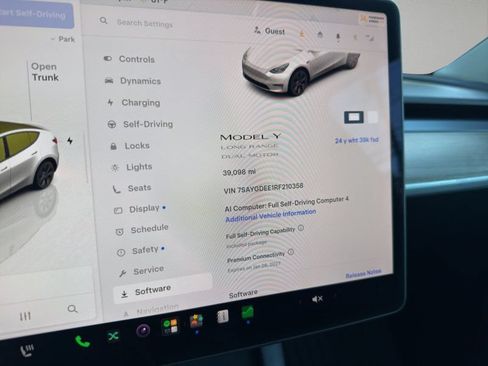 Used 2024 Tesla Model Y Long Range AWD/4WD image 15