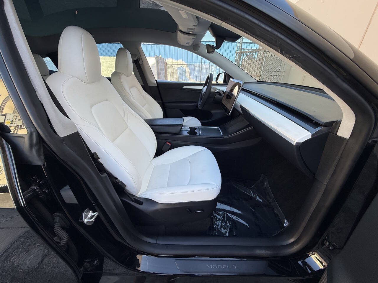 Used 2023 Tesla Model Y Long Range AWD/4WD image 30