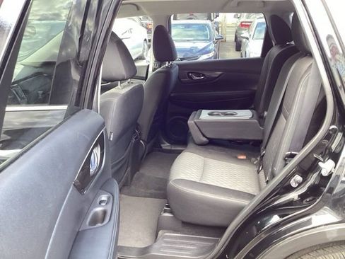 Used 2019 Nissan Rogue SV image 19