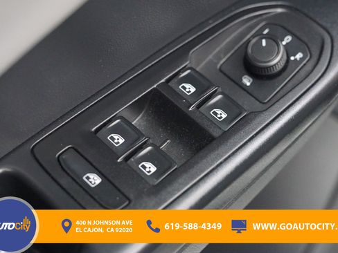 Used 2024 Volkswagen Taos SE image 18