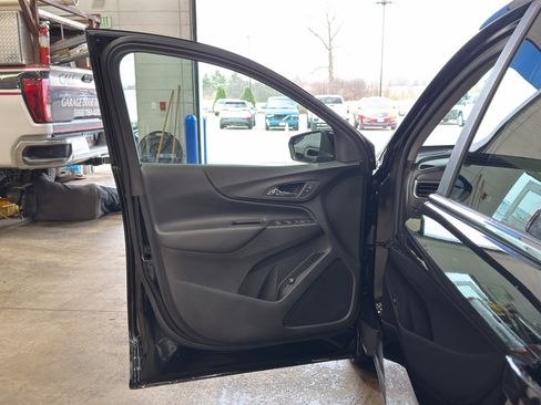 Used 2023 Chevrolet Equinox LT image 9